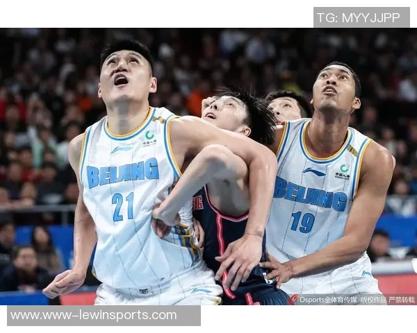 赛后复盘广州足球队与杭州足球队的战术灵活性与应变能力分析 赛后复盘广州足球队与杭州足球队的战术灵活性与应变能力分析